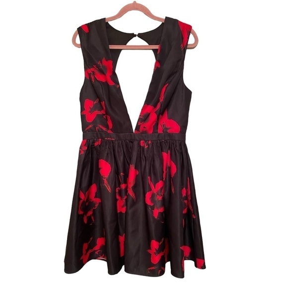 NWT Windsor Black Floral Print Dress Size Large (L) - Picture 1 of 7